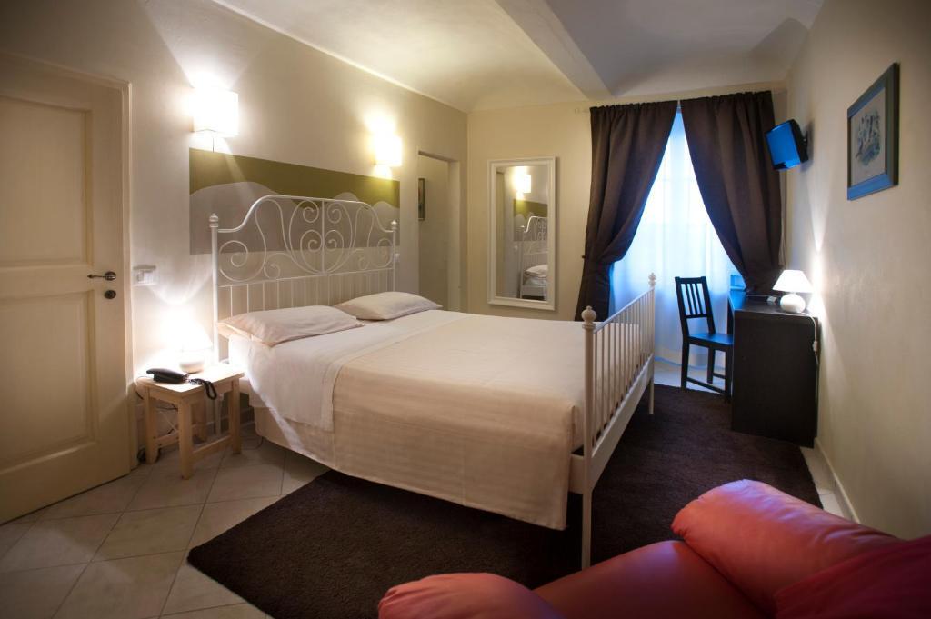Hotel Il Campanile Cherasco Habitación foto